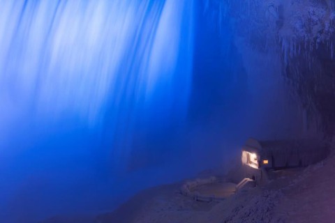 Du khách ngắm thác Niagara trong băng giá - Ảnh 3. Du khách ngắm thác Niagara trong băng giá - Ảnh 3.