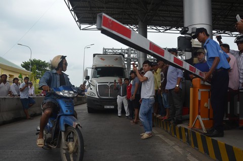 Chủ tịch Cần Thơ chỉ đạo xử lý lãnh đạo BOT Cần Thơ - Phụng Hiệp - Ảnh 4. Chủ tịch Cần Thơ chỉ đạo xử lý lãnh đạo BOT Cần Thơ - Phụng Hiệp - Ảnh 4.