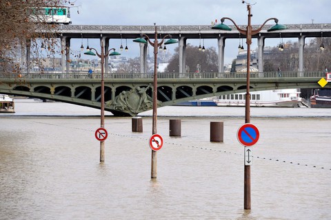 Du lịch Paris bị ảnh hưởng vì lũ sông Seine dâng 5,2m - Ảnh 2. Du lịch Paris bị ảnh hưởng vì lũ sông Seine dâng 5,2m - Ảnh 2.