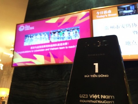 Samsung Vina tặng đội tuyển U-23 VN phần quà trị giá 1,2 tỉ đồng - Ảnh 2. Samsung Vina tặng đội tuyển U-23 VN phần quà trị giá 1,2 tỉ đồng - Ảnh 2.