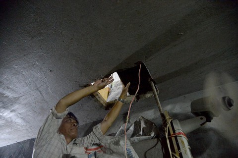 Khui hầm chứa vũ khí giữa Sài Gòn bỏ dở từ năm 1968 - Ảnh 6. Khui hầm chứa vũ khí giữa Sài Gòn bỏ dở từ năm 1968 - Ảnh 6.