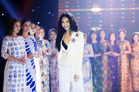 Duyên dáng bolero - khi thi ca hát như thi hoa hậu - Ảnh 1. Duyên dáng bolero - khi thi ca hát như thi hoa hậu - Ảnh 1.
