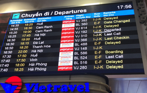 Nhiều chuyến bay tết chậm hơn 12 tiếng, hành khách vật vã chờ - Ảnh 3. Nhiều chuyến bay tết chậm hơn 12 tiếng, hành khách vật vã chờ - Ảnh 3.