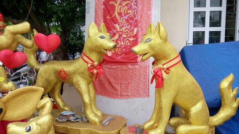 Dân Sài Gòn - Hà Nội bỏ tiền triệu sắm linh vật chó chơi Tết - Ảnh 8. Dân Sài Gòn - Hà Nội bỏ tiền triệu sắm linh vật chó chơi Tết - Ảnh 8.