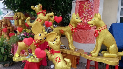 Dân Sài Gòn - Hà Nội bỏ tiền triệu sắm linh vật chó chơi Tết - Ảnh 9. Dân Sài Gòn - Hà Nội bỏ tiền triệu sắm linh vật chó chơi Tết - Ảnh 9.