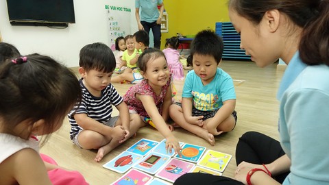 Giữ trẻ ngày giáp tết: Cung giảm, cầu cũng giảm - Ảnh 1. Giữ trẻ ngày giáp tết: Cung giảm, cầu cũng giảm - Ảnh 1.