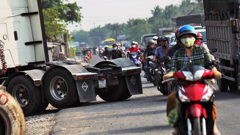 Xả trạm thu phí, cầu Rạch Miễu vẫn thất thủ - Ảnh 2. Xả trạm thu phí, cầu Rạch Miễu vẫn thất thủ - Ảnh 2.