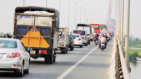 Xả trạm thu phí, cầu Rạch Miễu vẫn thất thủ - Ảnh 5. Xả trạm thu phí, cầu Rạch Miễu vẫn thất thủ - Ảnh 5.