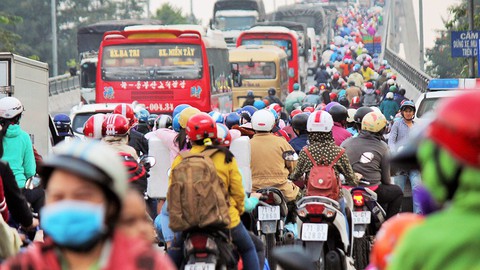Xả trạm thu phí, cầu Rạch Miễu vẫn thất thủ - Ảnh 8. Xả trạm thu phí, cầu Rạch Miễu vẫn thất thủ - Ảnh 8.