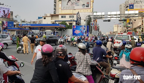 Nhói tim với hai hình ảnh chiều giáp tết Sài Gòn - Ảnh 5.