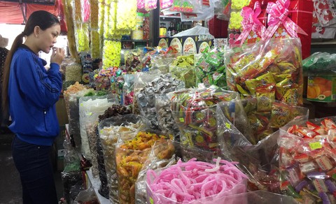 Bí quyết nhận mặt bánh mứt, rau củ... có hóa chất dịp tết - Ảnh 1. Bí quyết nhận mặt bánh mứt, rau củ... có hóa chất dịp tết - Ảnh 1.