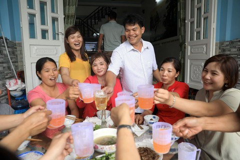 Tất niên của dân rau muống xa quê: không cúng, chỉ thắp nhang - Ảnh 1. Tất niên của dân rau muống xa quê: không cúng, chỉ thắp nhang - Ảnh 1.