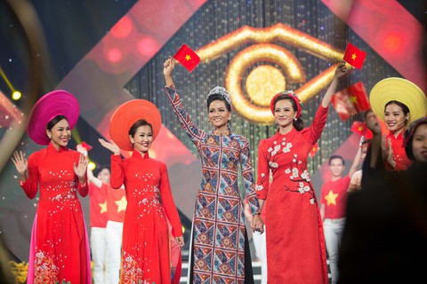 Hoa hậu Kiều Ngân đăng quang Én Vàng 2017 - Ảnh 2. Hoa hậu Kiều Ngân đăng quang Én Vàng 2017 - Ảnh 2.
