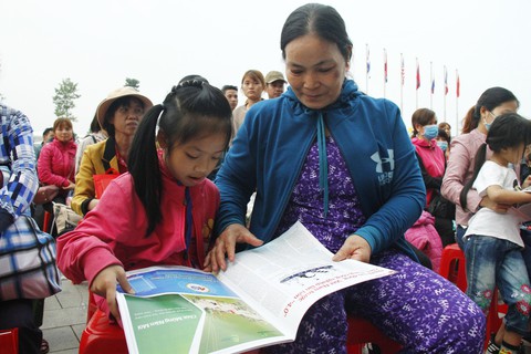 Tàu xe nghĩa tình đưa hàng ngàn công nhân về quê đón tết - Ảnh 5. Tàu xe nghĩa tình đưa hàng ngàn công nhân về quê đón tết - Ảnh 5.