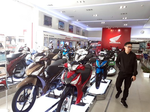 Cận Tết, giá xe máy tay ga ồ ạt tăng, giá xe số lại giảm - Ảnh 1. Cận Tết, giá xe máy tay ga ồ ạt tăng, giá xe số lại giảm - Ảnh 1.