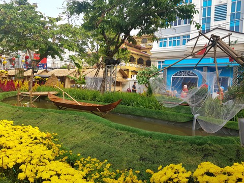 Xem chó biểu diễn đờn ca tài tử ở đường hoa Cần Thơ - Ảnh 10. Xem chó biểu diễn đờn ca tài tử ở đường hoa Cần Thơ - Ảnh 10.
