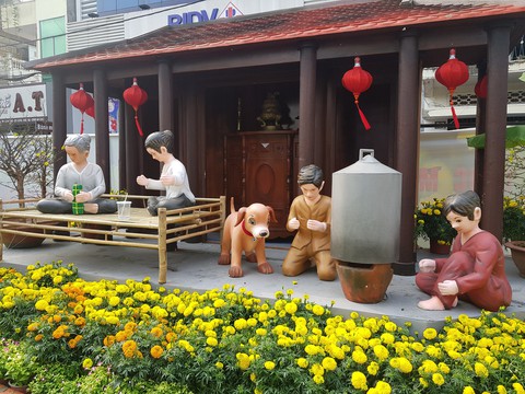 Xem chó biểu diễn đờn ca tài tử ở đường hoa Cần Thơ - Ảnh 7. Xem chó biểu diễn đờn ca tài tử ở đường hoa Cần Thơ - Ảnh 7.