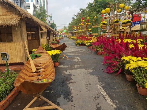 Xem chó biểu diễn đờn ca tài tử ở đường hoa Cần Thơ - Ảnh 12. Xem chó biểu diễn đờn ca tài tử ở đường hoa Cần Thơ - Ảnh 12.