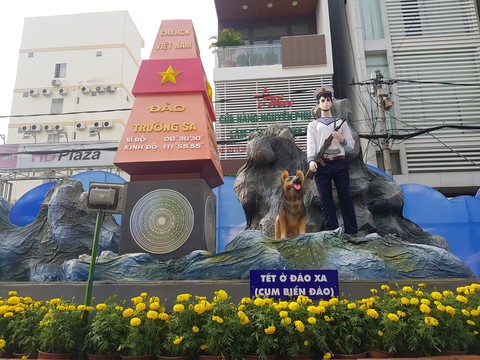 Xem chó biểu diễn đờn ca tài tử ở đường hoa Cần Thơ - Ảnh 19. Xem chó biểu diễn đờn ca tài tử ở đường hoa Cần Thơ - Ảnh 19.