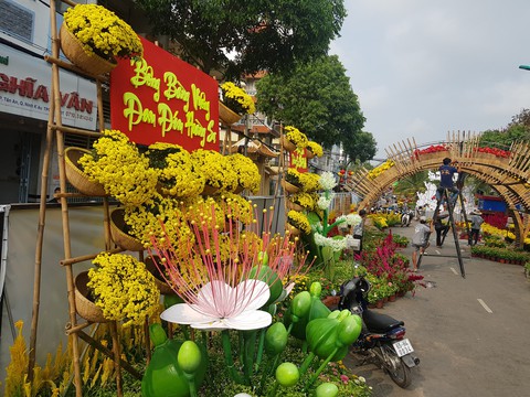 Xem chó biểu diễn đờn ca tài tử ở đường hoa Cần Thơ - Ảnh 20. Xem chó biểu diễn đờn ca tài tử ở đường hoa Cần Thơ - Ảnh 20.