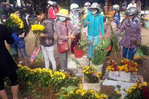 Năm nào cũng vậy, tết bắt đầu từ chợ Bến Thành... - Ảnh 5. Năm nào cũng vậy, tết bắt đầu từ chợ Bến Thành... - Ảnh 5.