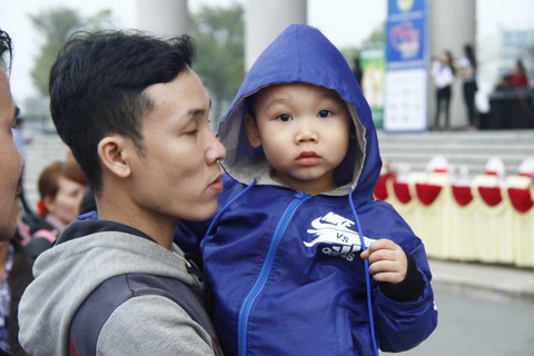 Tàu xe nghĩa tình đưa hàng ngàn công nhân về quê đón tết - Ảnh 7. Tàu xe nghĩa tình đưa hàng ngàn công nhân về quê đón tết - Ảnh 7.