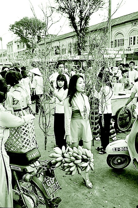 Năm nào cũng vậy, tết bắt đầu từ chợ Bến Thành... - Ảnh 1. Năm nào cũng vậy, tết bắt đầu từ chợ Bến Thành... - Ảnh 1.