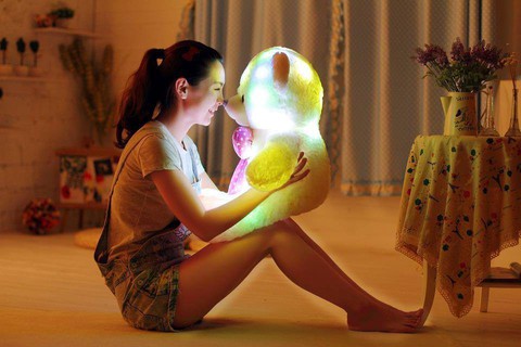 Quà Valentine phát sáng ăn khách mùa lễ Tình nhân - Ảnh 1. Quà Valentine phát sáng ăn khách mùa lễ Tình nhân - Ảnh 1.