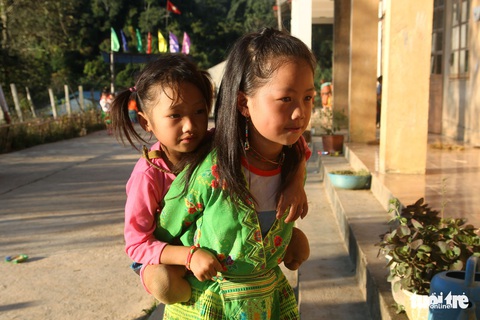 Tết này, Gống đã thôi đi nhờ đôi chân chị - Ảnh 5. Tết này, Gống đã thôi đi nhờ đôi chân chị - Ảnh 5.