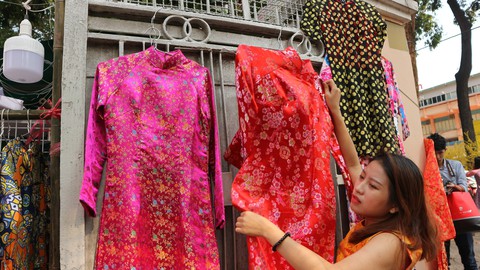 Bội thu dịch vụ cho thuê áo dài chụp Tết - Ảnh 2. Bội thu dịch vụ cho thuê áo dài chụp Tết - Ảnh 2.