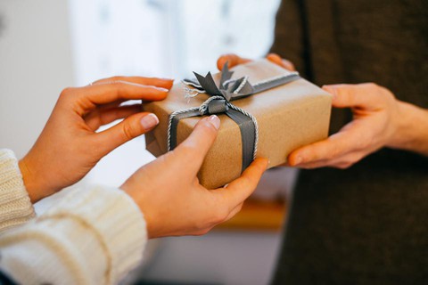 Tết, xin đừng lấy quà cáp mà đo lòng thầy! - Ảnh 1. Tết, xin đừng lấy quà cáp mà đo lòng thầy! - Ảnh 1.