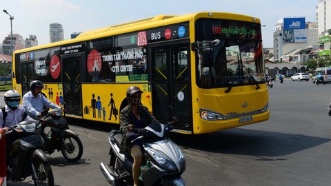 Miễn phí 2 tuyến xe buýt đến sân bay Tân Sơn Nhất tránh kẹt xe - Ảnh 1. Miễn phí 2 tuyến xe buýt đến sân bay Tân Sơn Nhất tránh kẹt xe - Ảnh 1.