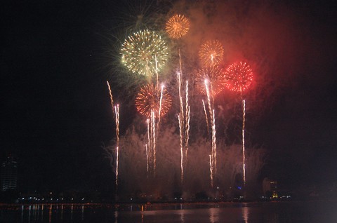 Lễ hội pháo hoa Đà Nẵng 2018 diễn ra suốt mùa hè - Ảnh 1. Lễ hội pháo hoa Đà Nẵng 2018 diễn ra suốt mùa hè - Ảnh 1.