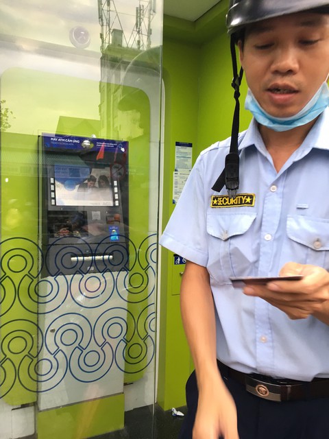 Bở hơi tai rút tiền ATM cận Tết - Ảnh 1. Bở hơi tai rút tiền ATM cận Tết - Ảnh 1.