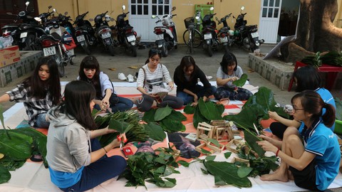 Mạng xã hội dập dìu ảnh gia đình gói bánh chưng - Ảnh 2. Mạng xã hội dập dìu ảnh gia đình gói bánh chưng - Ảnh 2.