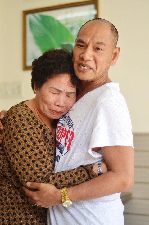 Gặp lại mẹ sau 43 năm, Vance có Tết đoàn viên bên mẹ - Ảnh 4. Gặp lại mẹ sau 43 năm, Vance có Tết đoàn viên bên mẹ - Ảnh 4.