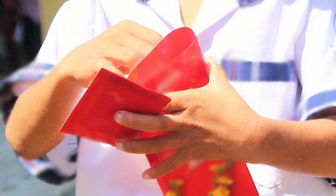 Dạy con sao để khỏi quê vì lì xì? - Ảnh 1. Dạy con sao để khỏi quê vì lì xì? - Ảnh 1.