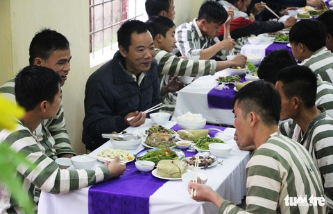 Bữa cơm đoàn viên của những khát vọng hoàn lương - Ảnh 4. Bữa cơm đoàn viên của những khát vọng hoàn lương - Ảnh 4.