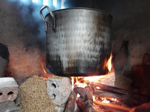 Mạng xã hội dập dìu ảnh gia đình gói bánh chưng - Ảnh 4. Mạng xã hội dập dìu ảnh gia đình gói bánh chưng - Ảnh 4.