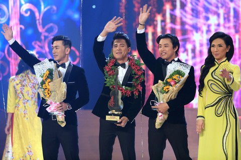 Mạnh Nguyên kẹo kéo đăng quang Solo cùng bolero - Ảnh 1. Mạnh Nguyên kẹo kéo đăng quang Solo cùng bolero - Ảnh 1.