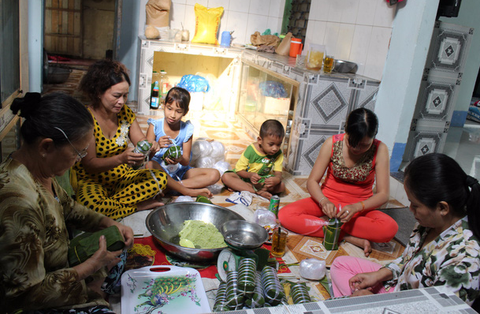 Truyền vị tết truyền thống qua bánh Tét - Ảnh 1. Truyền vị tết truyền thống qua bánh Tét - Ảnh 1.
