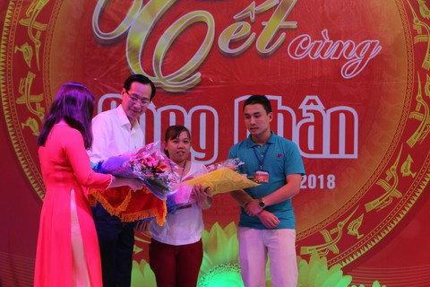 Lãnh đạo TP.HCM vui tết cùng công nhân - Ảnh 1. Lãnh đạo TP.HCM vui tết cùng công nhân - Ảnh 1.