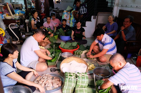 Nồi bánh chưng có vị tình thân của người Sài Gòn - Ảnh 4. Nồi bánh chưng có vị tình thân của người Sài Gòn - Ảnh 4.