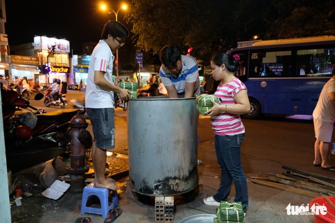 Nồi bánh chưng có vị tình thân của người Sài Gòn - Ảnh 8. Nồi bánh chưng có vị tình thân của người Sài Gòn - Ảnh 8.