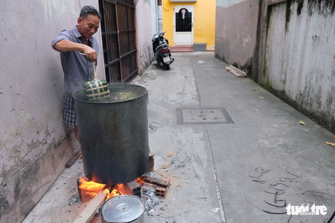 Nồi bánh chưng có vị tình thân của người Sài Gòn - Ảnh 11. Nồi bánh chưng có vị tình thân của người Sài Gòn - Ảnh 11.