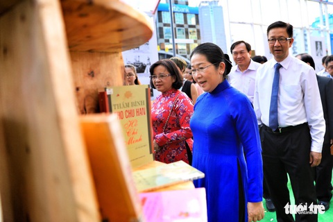 Khai mạc lễ hội đường sách Tết Mậu Tuất - Ảnh 2. Khai mạc lễ hội đường sách Tết Mậu Tuất - Ảnh 2.