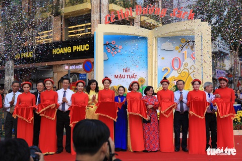 Khai mạc lễ hội đường sách Tết Mậu Tuất - Ảnh 3. Khai mạc lễ hội đường sách Tết Mậu Tuất - Ảnh 3.
