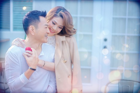 Thanh Thảo tình tứ cùng bạn đời trong album Valentine - Ảnh 4. Thanh Thảo tình tứ cùng bạn đời trong album Valentine - Ảnh 4.