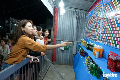 Miền Tây ngày giáp tết: gốc mai, bông thọ và... Đắp mộ cuộc tình - Ảnh 21. Miền Tây ngày giáp tết: gốc mai, bông thọ và... Đắp mộ cuộc tình - Ảnh 21.