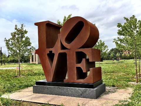 Bức tượng chữ LOVE nổi tiếng ở Mỹ - Ảnh 4. Bức tượng chữ LOVE nổi tiếng ở Mỹ - Ảnh 4.